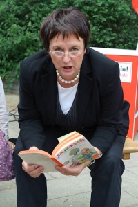 Brigitte Zypries liest Märchen auf der Veranstaltung 